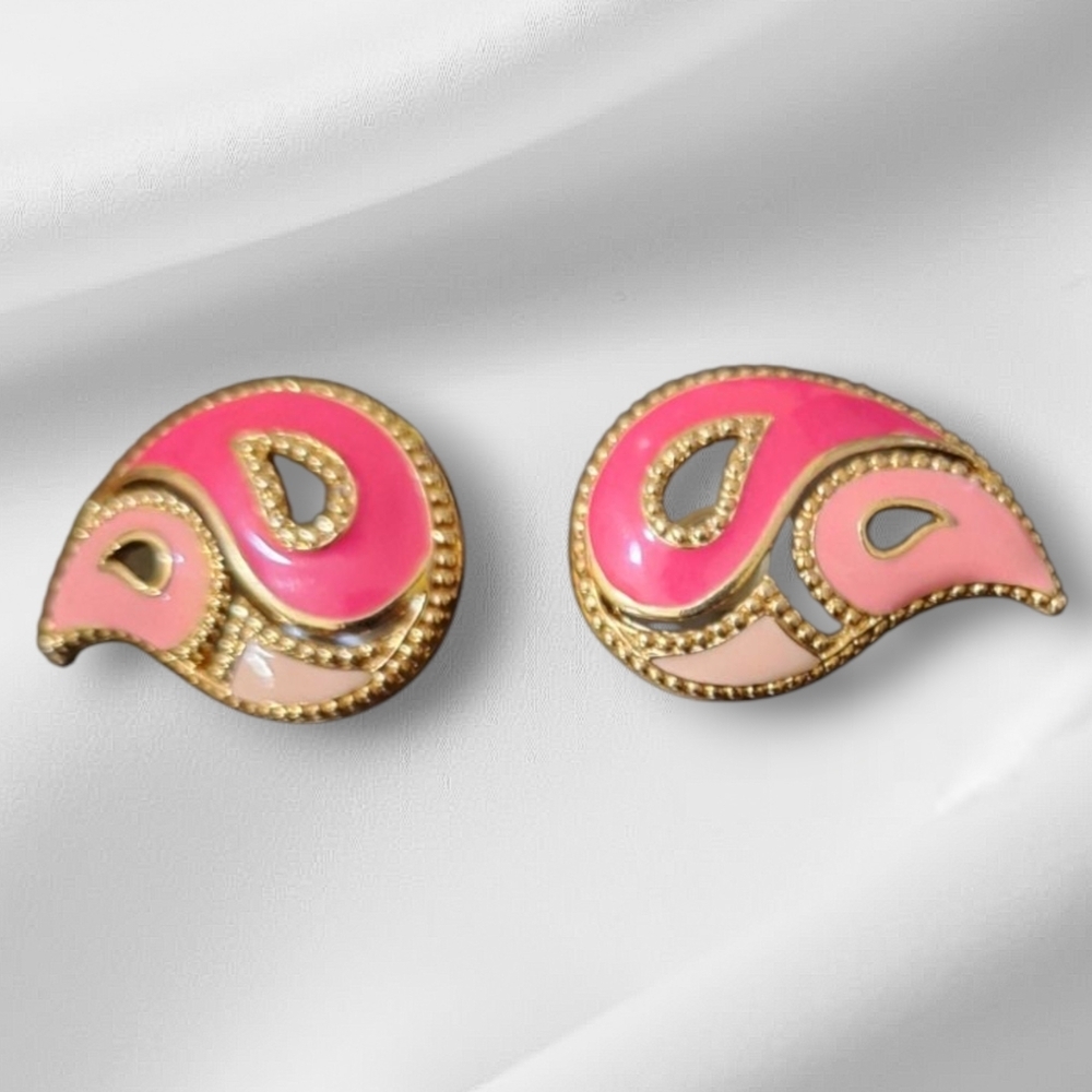 AVON VINTAGE RETRO PAISLEY GOLDTONE AND ENAMEL POST EARRINGS - Picture 4 of 5